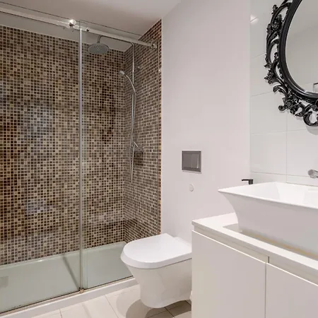 Apartment Renovated & Quiet 1-bedroom In Santa Catarina